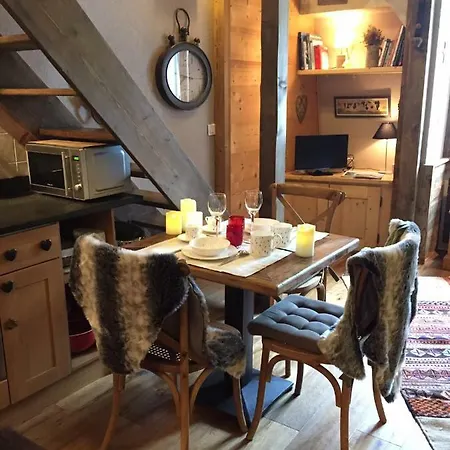 Duplex En Vieux Bois Hyper Centre שאמוני